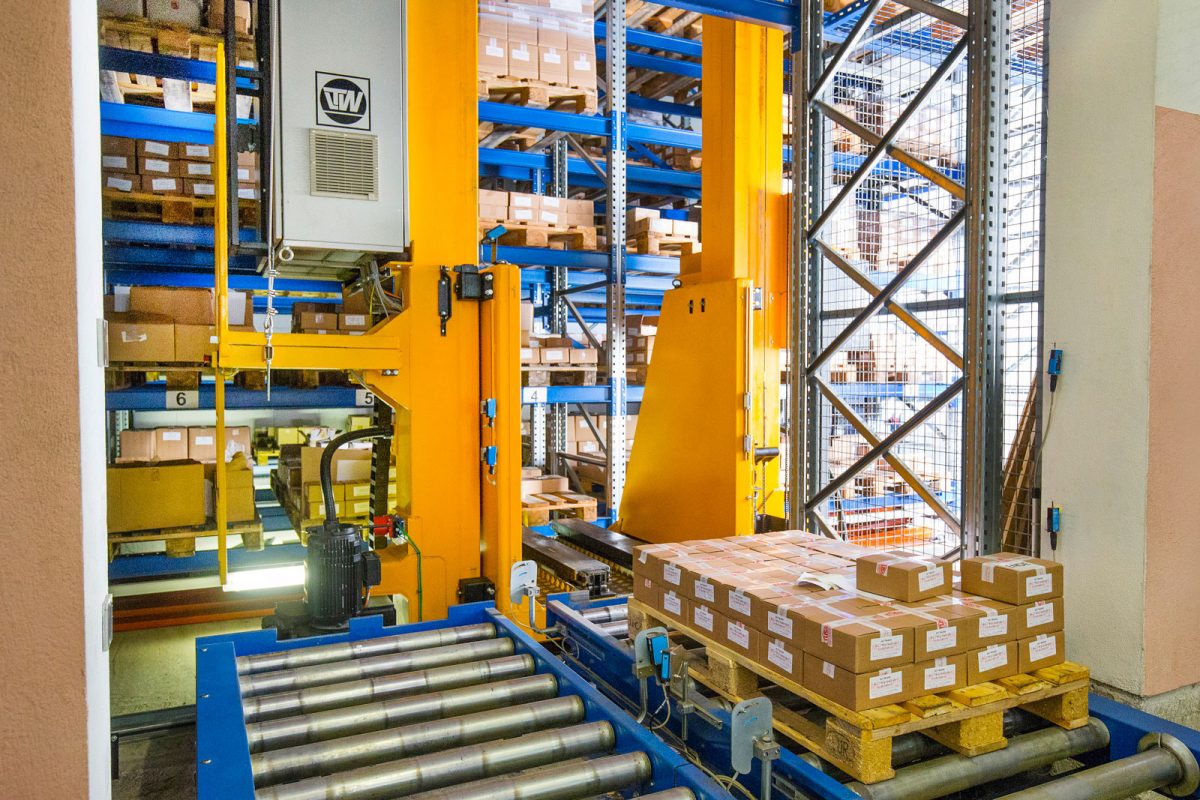 Lager_1 Ein- und Auslagerungsplatz bei METUSAN TURNING GmbH