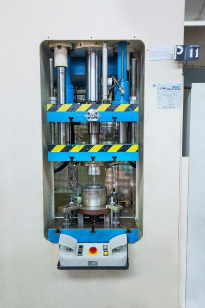 Pressen_Hydraulik Mechanische Fertigung von Drehteile und Baugruppen bei der METUSAN TURNING GmbH